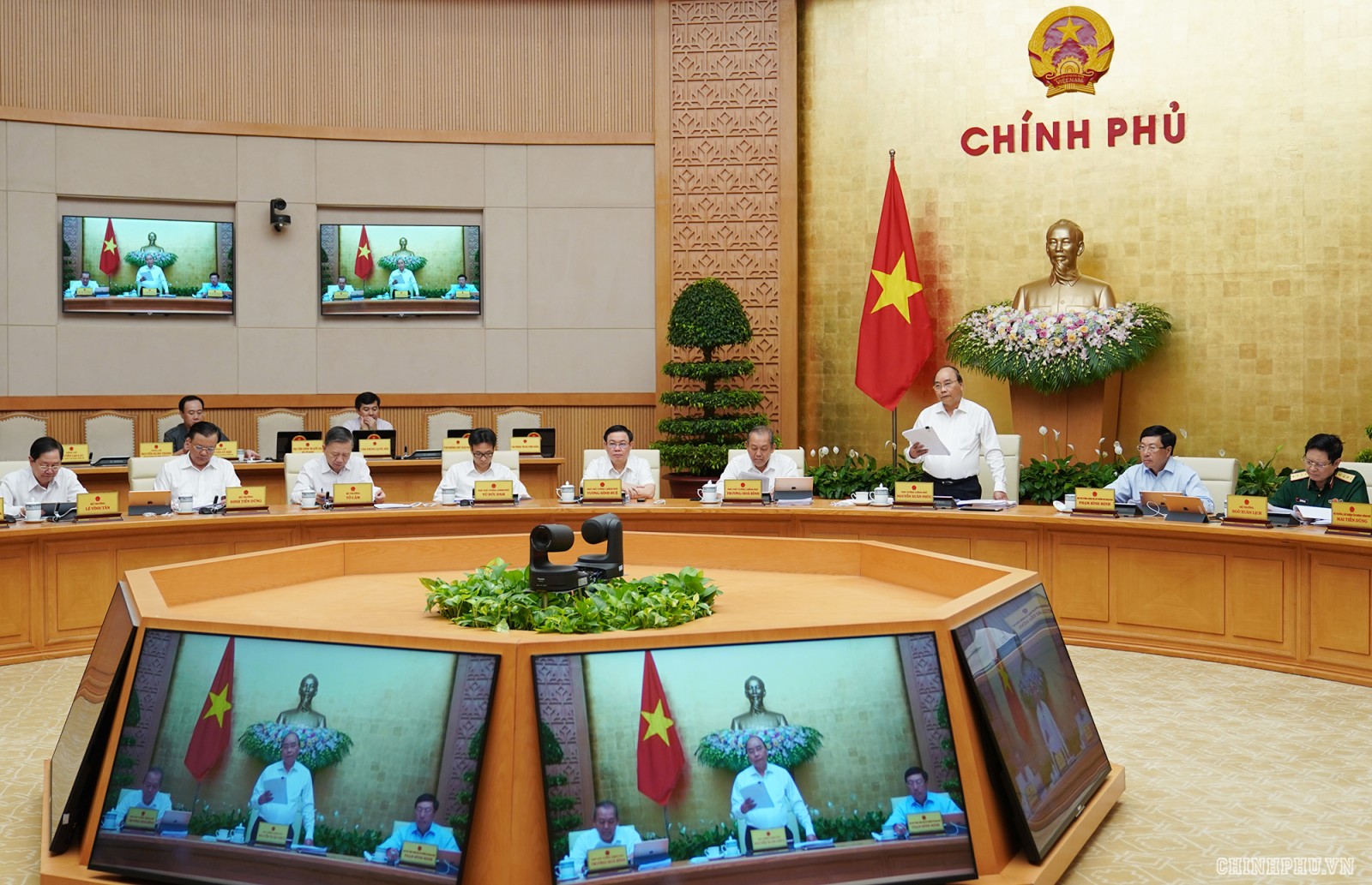Thủ tướng: Kinh tế vẫn duy trì tốc độ tăng trưởng trên tất cả các lĩnh vực