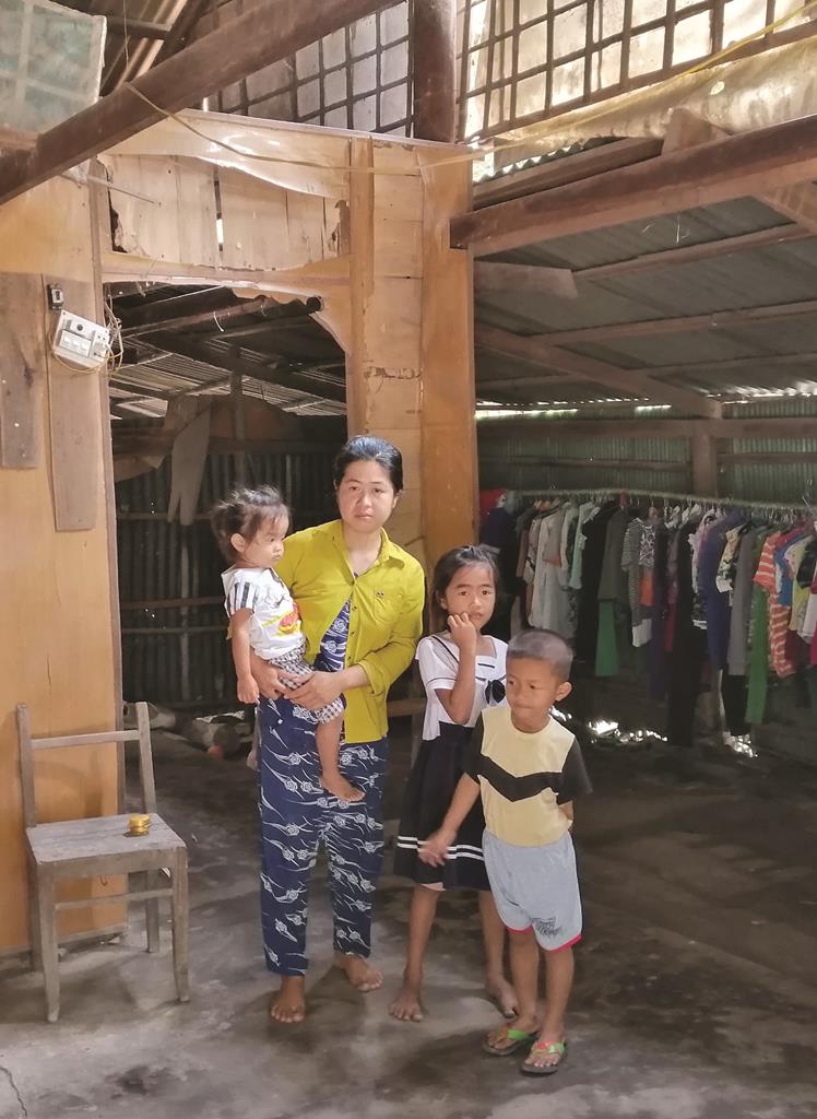 Người phụ nữ Khmer một mình nuôi 3 con nhỏ