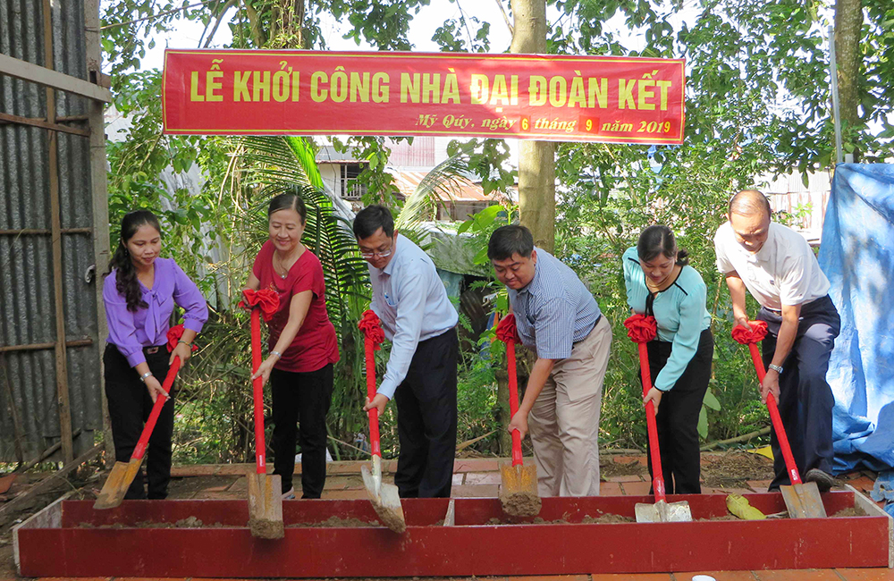 Phường Mỹ Quý: Khởi công xây dựng nhà Đại đoàn kết cho hộ cận nghèo Phường Mỹ Quý: Khởi công xây dựng nhà Đại đoàn kết cho hộ cận nghèo