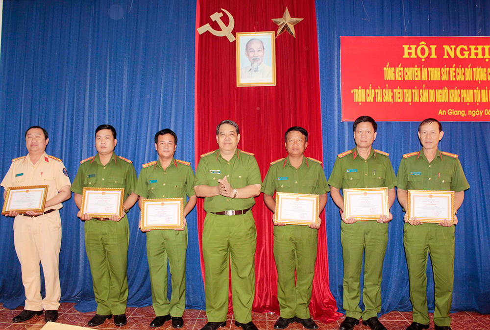 Kết thúc chuyên án trộm và tiêu thụ xe môtô 118T khởi tố 76 đối tượng liên quan Kết thúc chuyên án trộm và tiêu thụ xe môtô 118T khởi tố 76 đối tượng liên quan