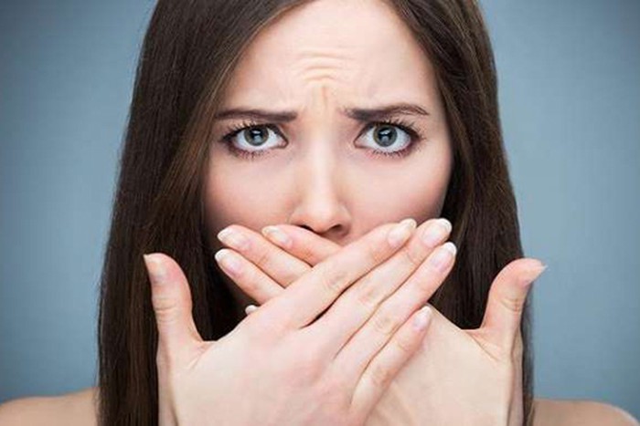 Làm thế nào trị khô miệng, hôi miệng?