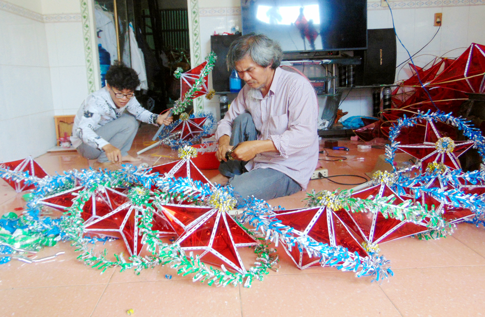 Thân thương những chiếc đèn trung thu truyền thống