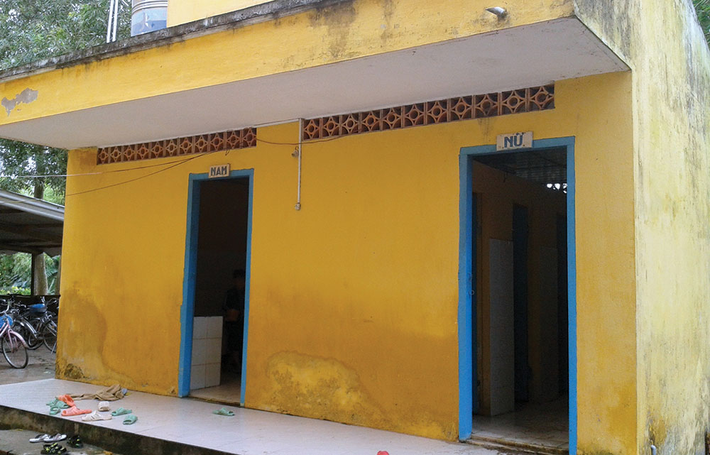 Nỗi lo nhà vệ sinh trường học