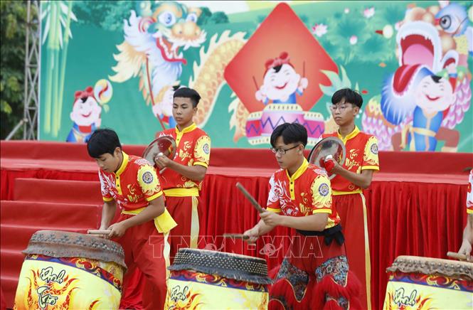 Thủ tướng Nguyễn Xuân Phúc tặng quà Tết Trung thu cho thiếu nhi Quảng Nam