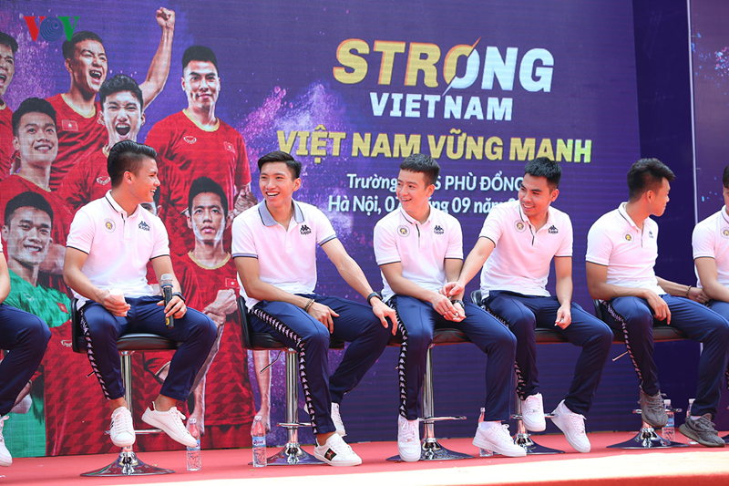 Hà Nội FC lần đầu hé lộ về đàm phán hợp đồng lịch sử Văn Hậu-Heereveen