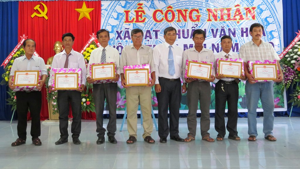 Công nhận xã Hòa Lạc đạt chuẩn văn hóa nông thôn mới