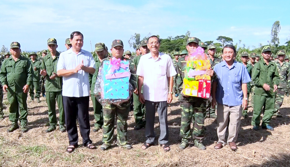 Bí thư Huyện ủy Phú Tân Lâm Phước Trung kiểm tra công tác tổ chức diễn tập khu vực phòng thủ huyện Bí thư Huyện ủy Phú Tân Lâm Phước Trung kiểm tra công tác tổ chức diễn tập khu vực phòng thủ huyện