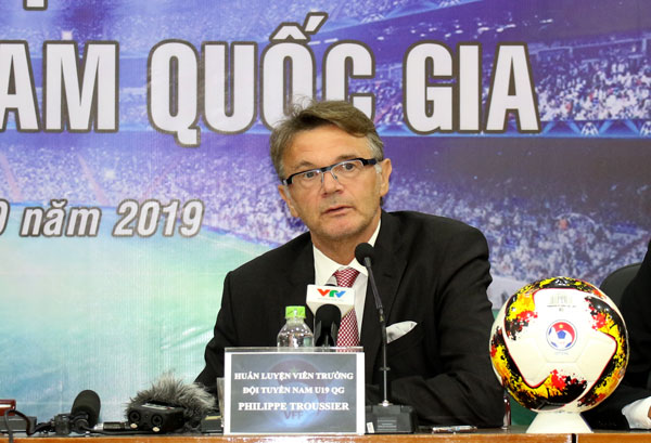 'Phù thủy' Philippe Troussier dẫn dắt Đội tuyển U19 Việt Nam