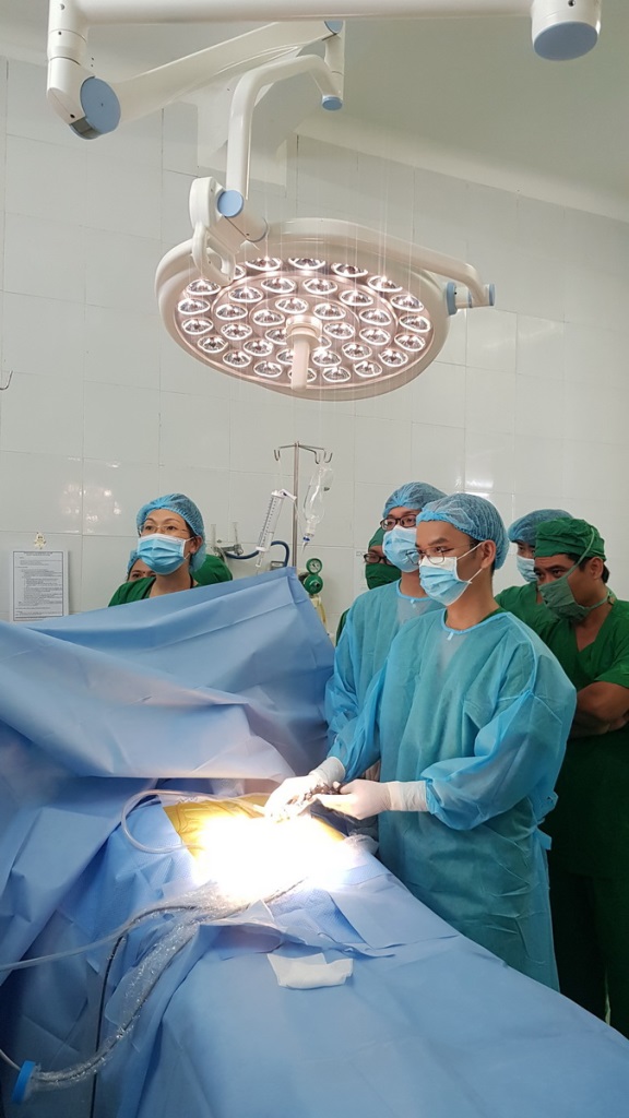 Phẫu thuật nội soi cứu sống bé gái 9 ngày tuổi bị thoát vị cơ hoành bẩm sinh