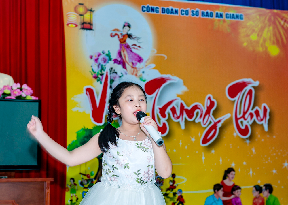Nhiều hoạt động chăm lo Tết Trung thu cho trẻ em Nhiều hoạt động chăm lo Tết Trung thu cho trẻ em