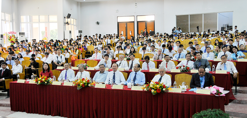 Trường Đại học An Giang chính thức là thành viên Đại học Quốc gia TP. Hồ Chí Minh Trường Đại học An Giang chính thức là thành viên Đại học Quốc gia TP. Hồ Chí Minh