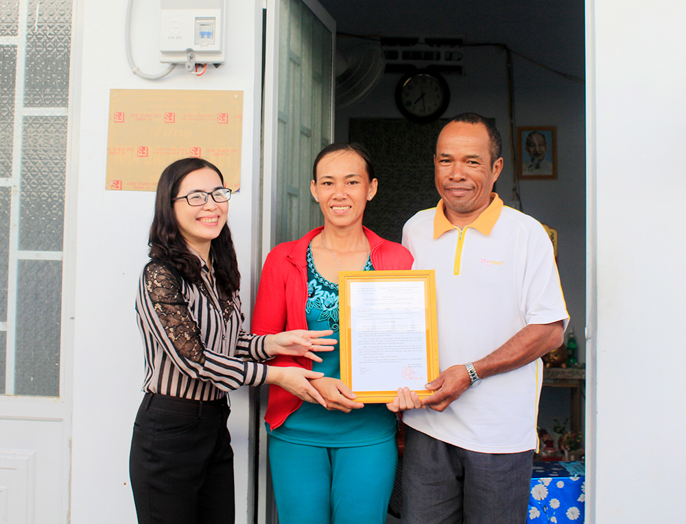 Trao nhà Đại đoàn kết cho hộ cận nghèo phường Mỹ Xuyên Trao nhà Đại đoàn kết cho hộ cận nghèo phường Mỹ Xuyên