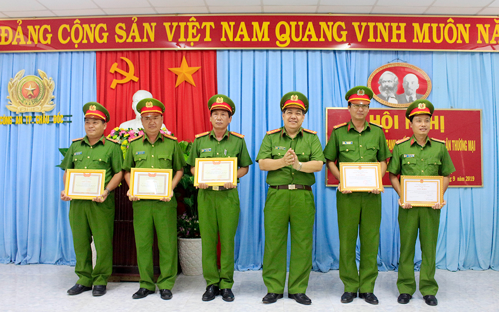 3 tháng thực hiện cao điểm, bắt 500 vụ buôn lậu trên tuyến biên giới 3 tháng thực hiện cao điểm, bắt 500 vụ buôn lậu trên tuyến biên giới