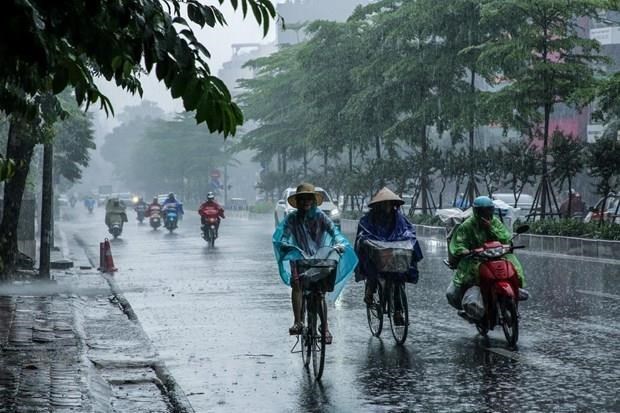 Thủ đô Hà Nội mưa rào và dông rải rác, Trung Bộ nắng nóng quay trở lại