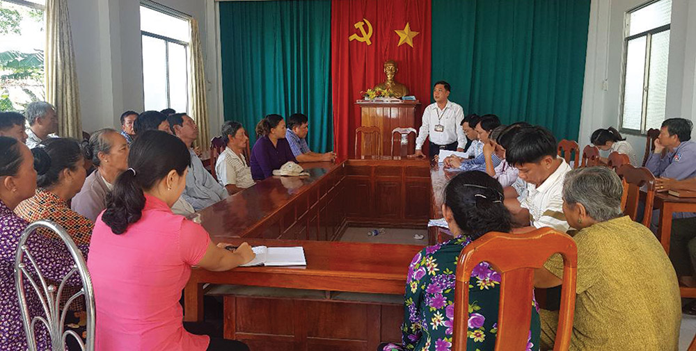 Người dân vùng sạt lở mỏi mòn chờ nhà... tài trợ