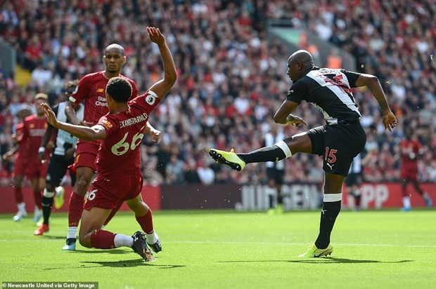Thắng ngược Newcastle, Liverpool xây chắc ngôi đầu Premier League