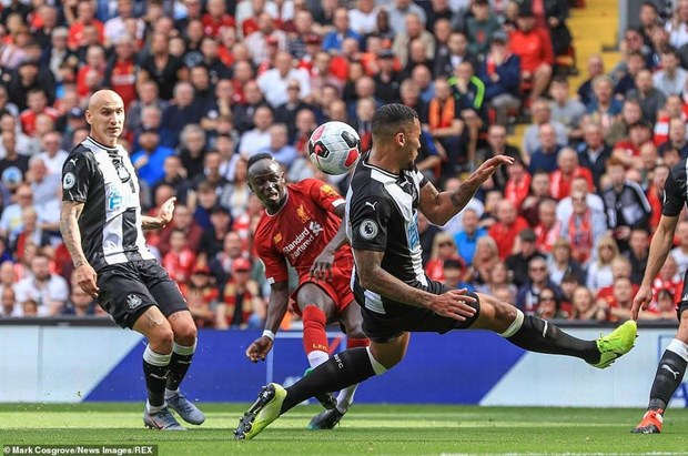 Thắng ngược Newcastle, Liverpool xây chắc ngôi đầu Premier League