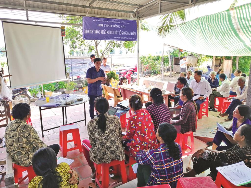 Trao “cần câu” cho lao động nông thôn miền núi