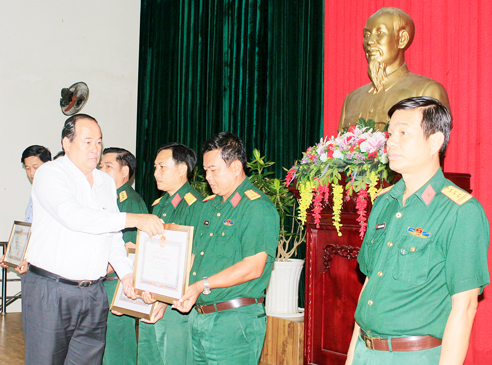 Xây dựng thế trận lòng dân, tạo tiềm lực chính trị vững mạnh Xây dựng thế trận lòng dân, tạo tiềm lực chính trị vững mạnh