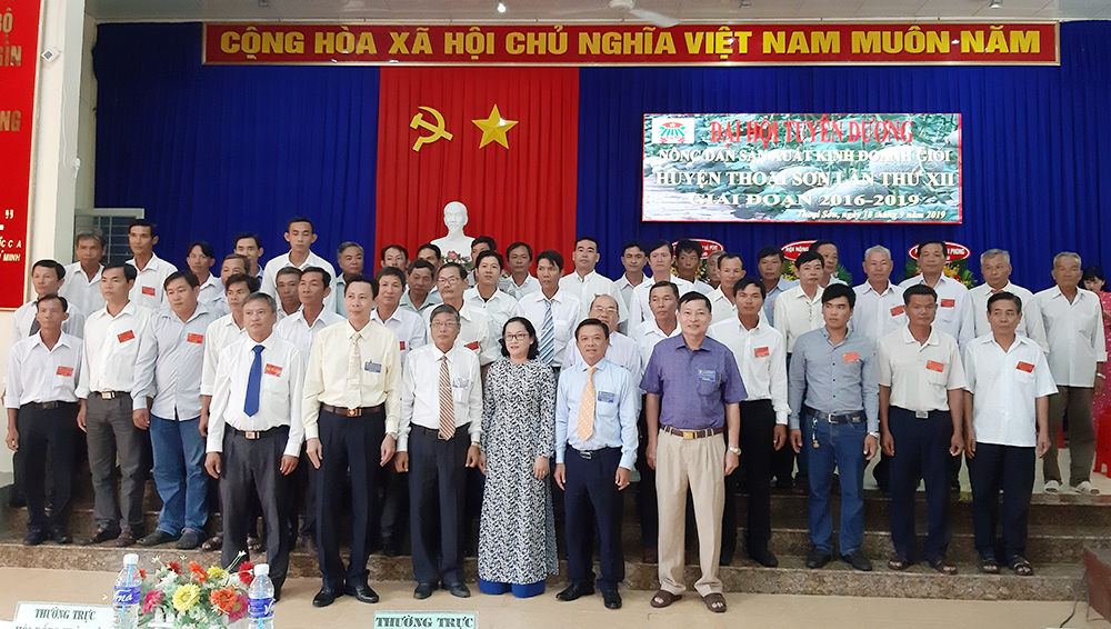 Đại hội Tuyên dương nông dân sản xuất - kinh doanh giỏi Thoại Sơn, giai đoạn 2016 - 2019 Đại hội Tuyên dương nông dân sản xuất - kinh doanh giỏi Thoại Sơn, giai đoạn 2016 - 2019