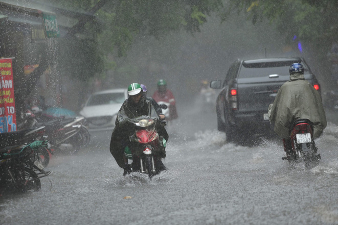 Nam Tây Nguyên, Nam Bộ, từ Hà Tĩnh đến Quảng Trị có nơi mưa rất to và dông