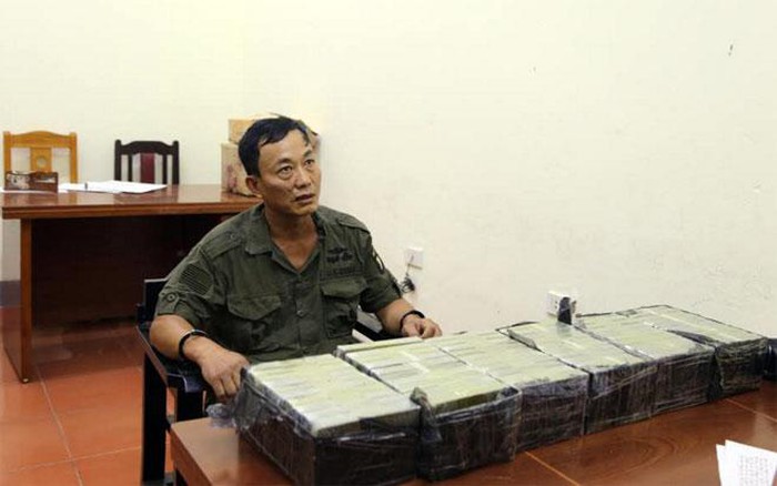 Bắt đối tượng vận chuyển 60 bánh Heroin