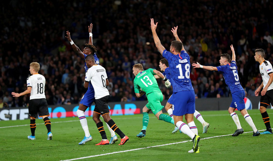 Chelsea thua sốc sân nhà, Ajax thắng tưng bừng Champions League