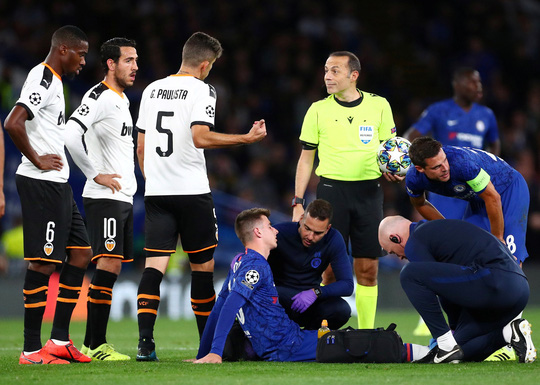 Chelsea thua sốc sân nhà, Ajax thắng tưng bừng Champions League