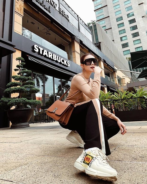Học lỏm mẹo phối đồ, mix phụ kiện cực xinh của các sao Việt