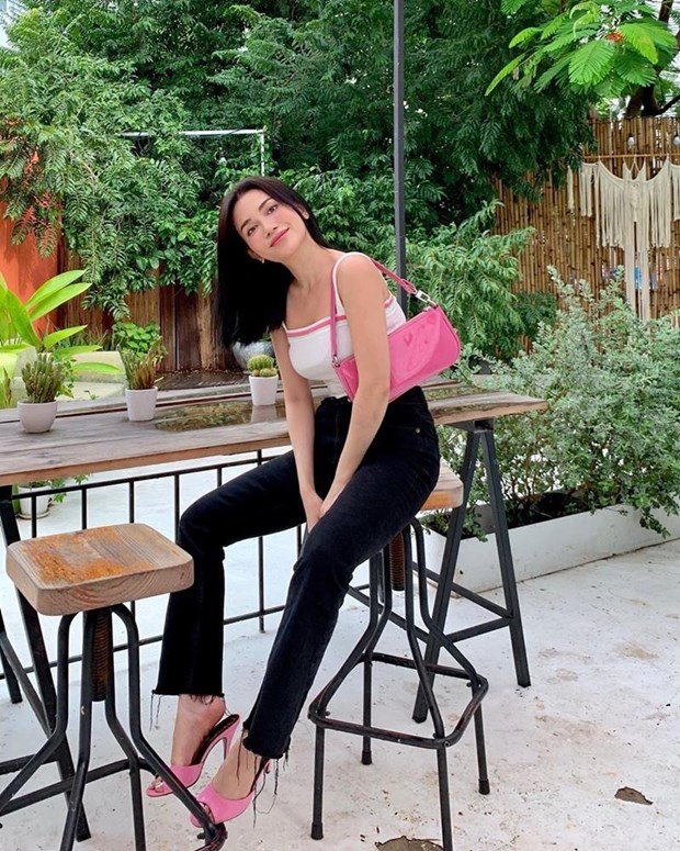Học lỏm mẹo phối đồ, mix phụ kiện cực xinh của các sao Việt
