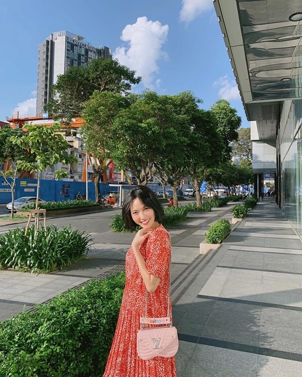 Học lỏm mẹo phối đồ, mix phụ kiện cực xinh của các sao Việt