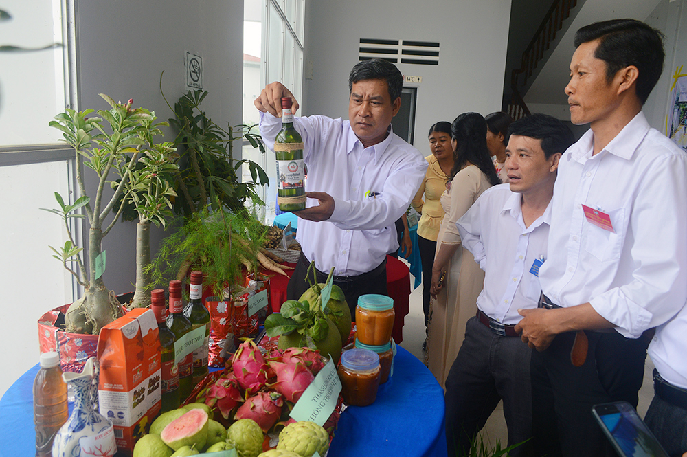 Đại hội Tuyên dương nông dân sản xuất - kinh doanh giỏi huyện Tịnh Biên, giai đoạn 2016-2019 Đại hội Tuyên dương nông dân sản xuất - kinh doanh giỏi huyện Tịnh Biên, giai đoạn 2016-2019