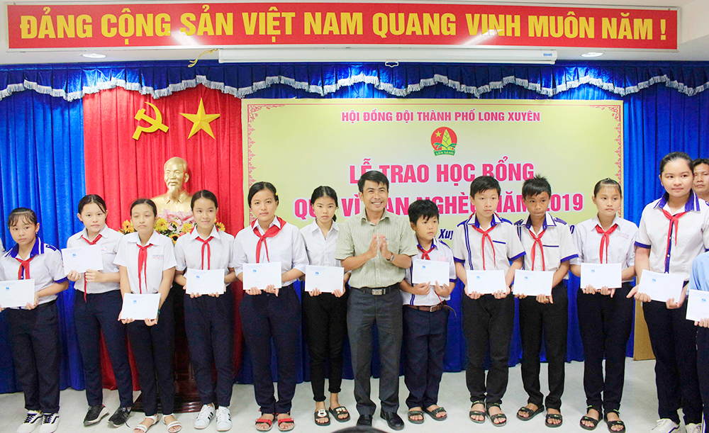 2.000 đồng vì bạn nghèo 2.000 đồng vì bạn nghèo