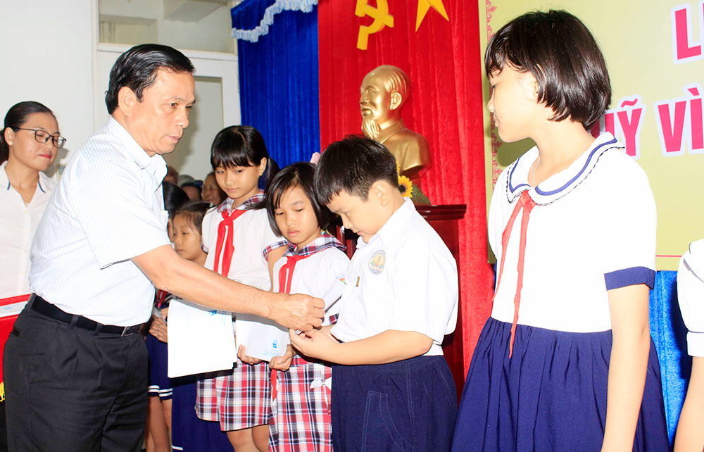 2.000 đồng vì bạn nghèo 2.000 đồng vì bạn nghèo