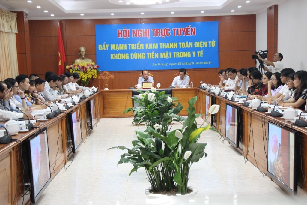 Triển khai thanh toán điện tử không dùng tiền mặt trong ngành y tế