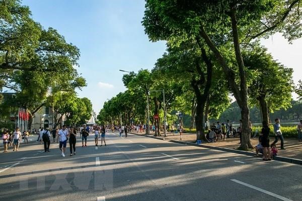 Khu vực Trung Bộ và Nam Bộ mưa dông, thủ đô Hà Nội trời nắng
