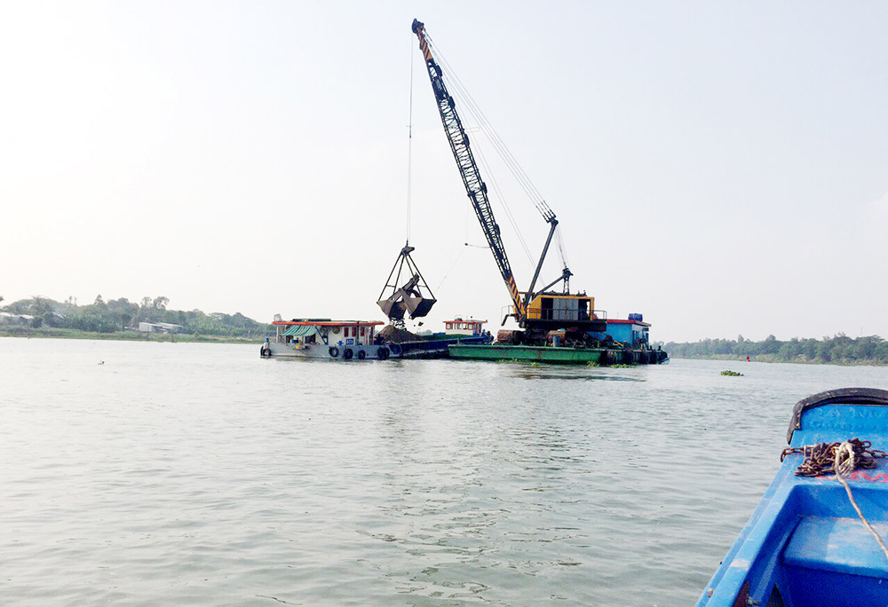 Chợ Mới tập trung quản lý khai thác, kinh doanh cát sông