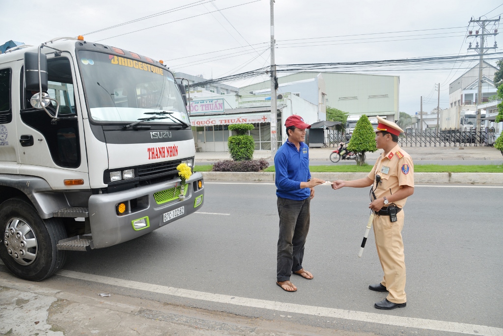 Xử phạt 1.110 trường hợp vi phạm trật tự an toàn giao thông
