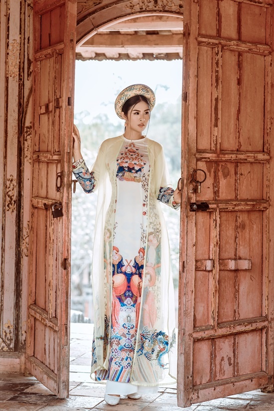 Áo dài cảm hứng nhã nhạc cung đình Huế