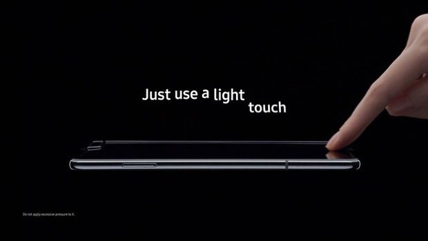 Galaxy Fold dễ hư hại, Samsung muốn người dùng "nâng như nâng trứng"