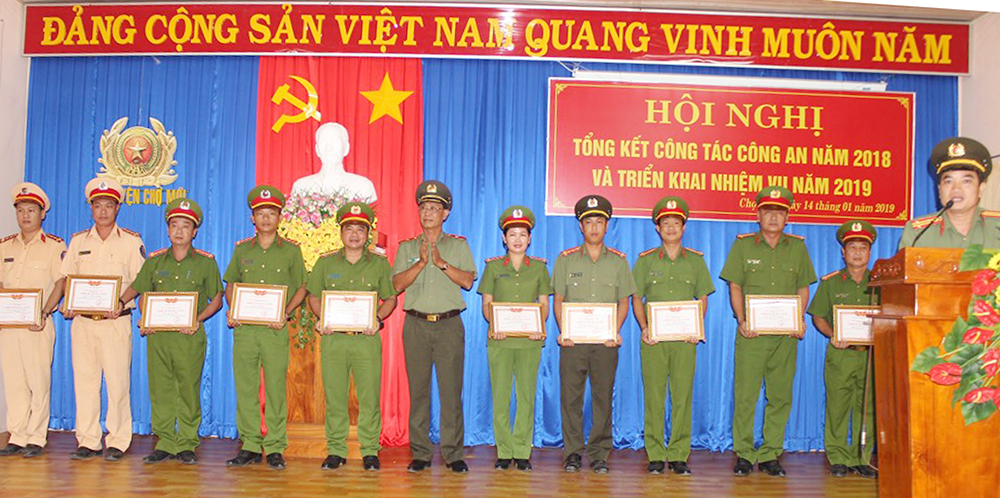 Công an thực hiện tốt nhiệm vụ đảm bảo an ninh trật tự Công an thực hiện tốt nhiệm vụ đảm bảo an ninh trật tự