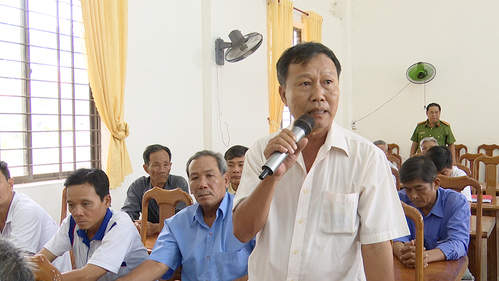 Công an huyện Châu Phú lắng nghe ý kiến nhân dân Công an huyện Châu Phú lắng nghe ý kiến nhân dân