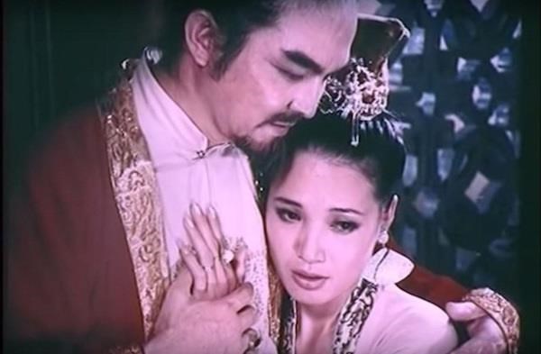 Biểu cảm đôi mắt tạo nên dấu ấn riêng cho vai diễn của nghệ sỹ Thế Anh