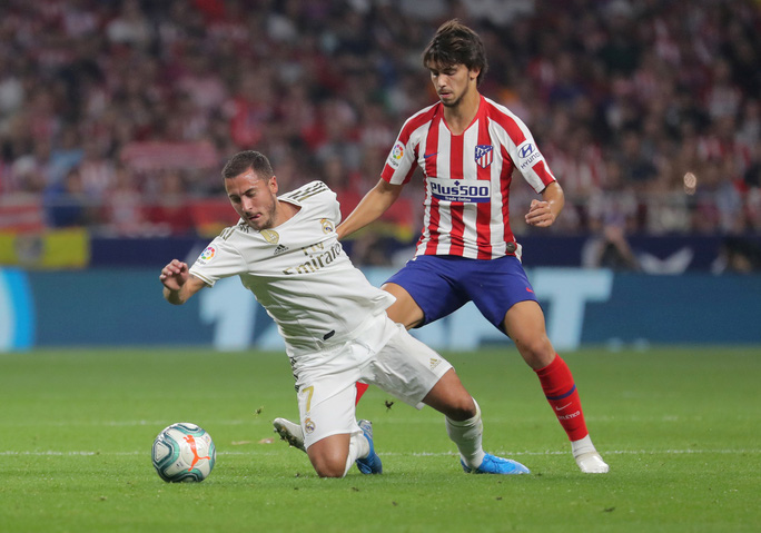 Đại chiến Madrid nhạt nhòa, Barcelona trở lại đường đua