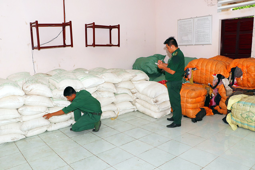 Bộ đội Biên phòng An Giang tăng cường phòng, chống buôn lậu Hàng hóa tang vật buôn lậu đưa về kho tạm giữ