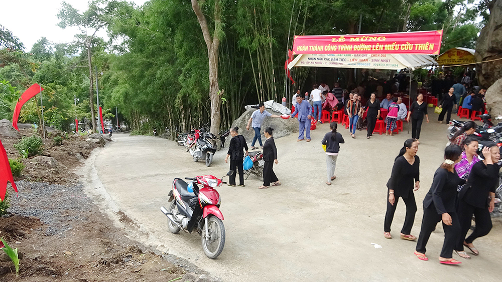 Gần 600 triệu đồng làm đường lên miếu Cửu Thiên Gần 600 triệu đồng làm đường lên miếu Cửu Thiên