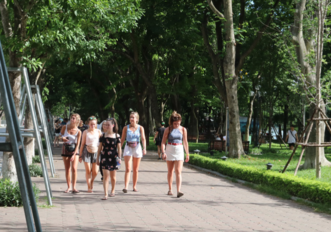 Bắc Bộ ngày nắng, Nam bộ chiều tối có mưa rào và dông vài nơi
