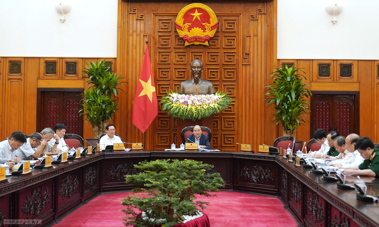 Thủ tướng chủ trì họp Thường trực Tiểu ban KTXH