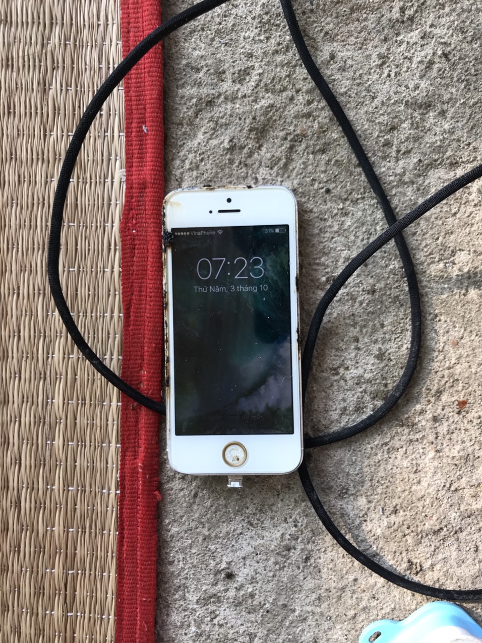 Điện thoại iPhone phát nổ khi đang sạc, thanh niên tử vong trên võng
