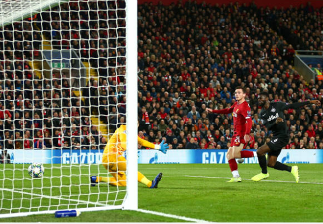 Công làm thủ phá, Liverpool thắng nghẹt thở trong trận cầu 7 bàn
